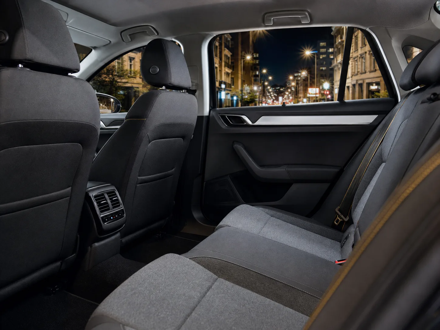 Intérieur confortable et propre d'un taxi moderne